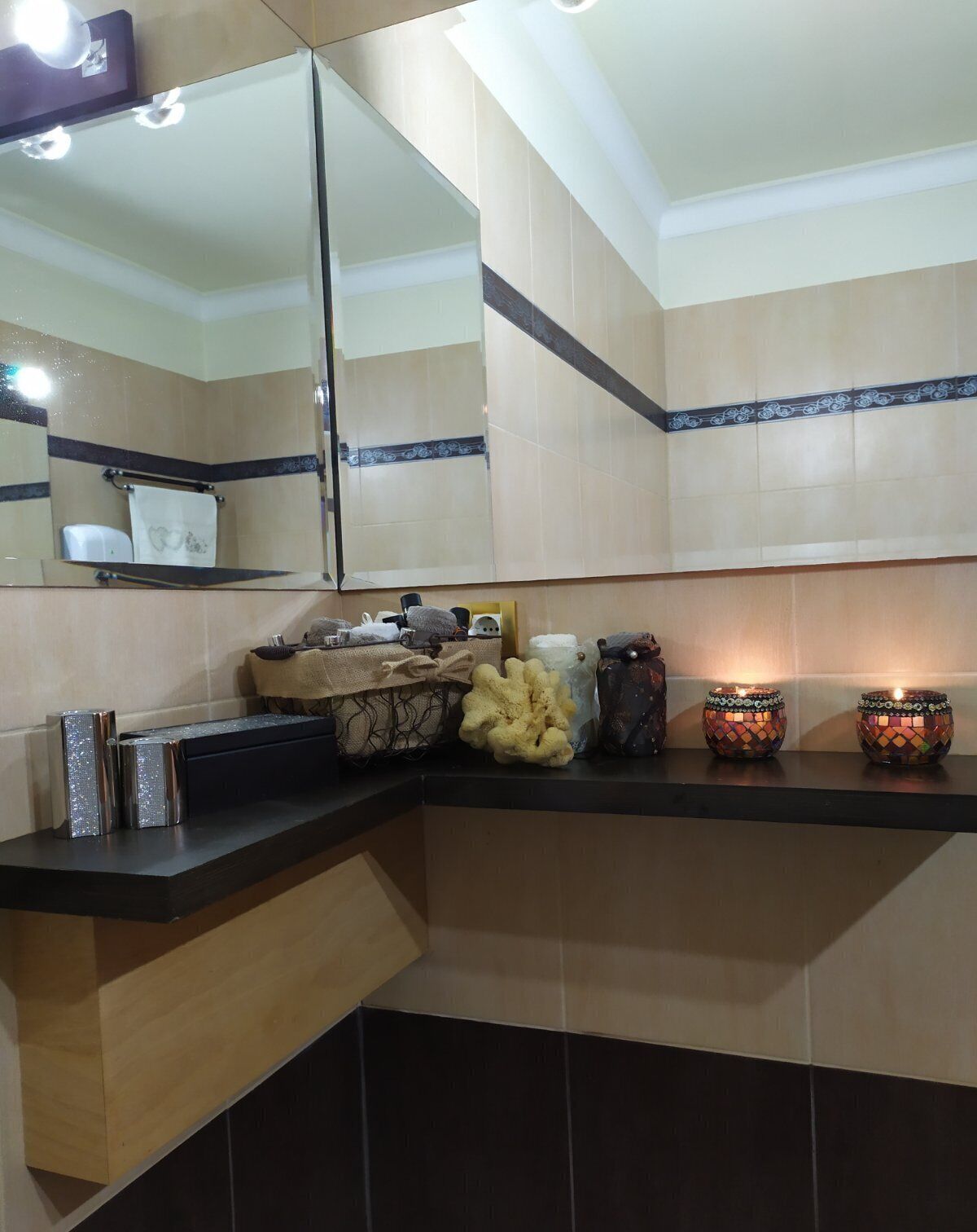 Dusch, hårtork, handdukar och tvål