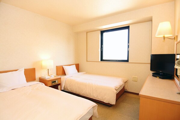 Desk, laptop workspace, iron/ironing board, free WiFi - Business Hotel KG (Oita)