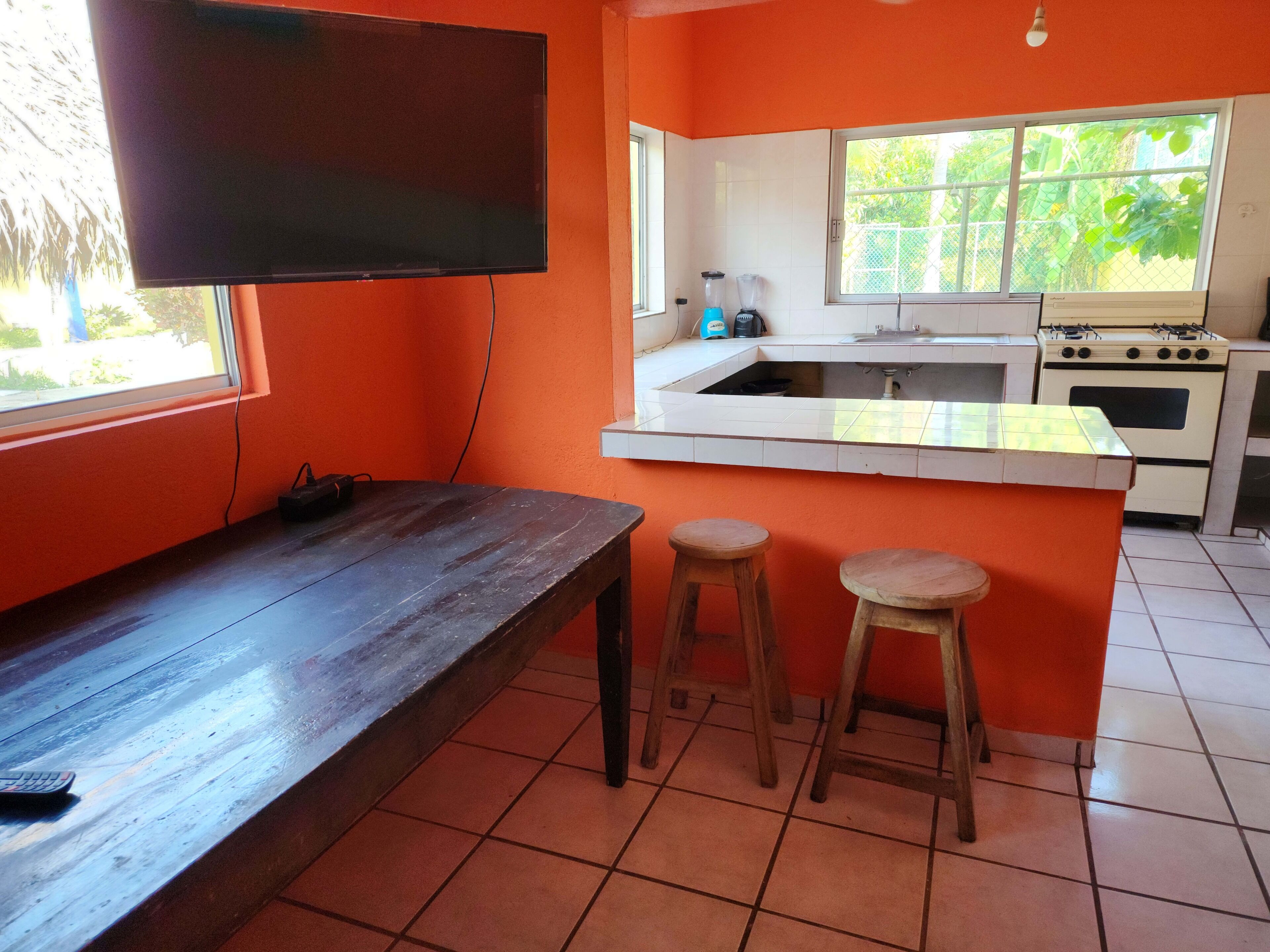 MELAQUE&#x27;S BEACH HOUSE