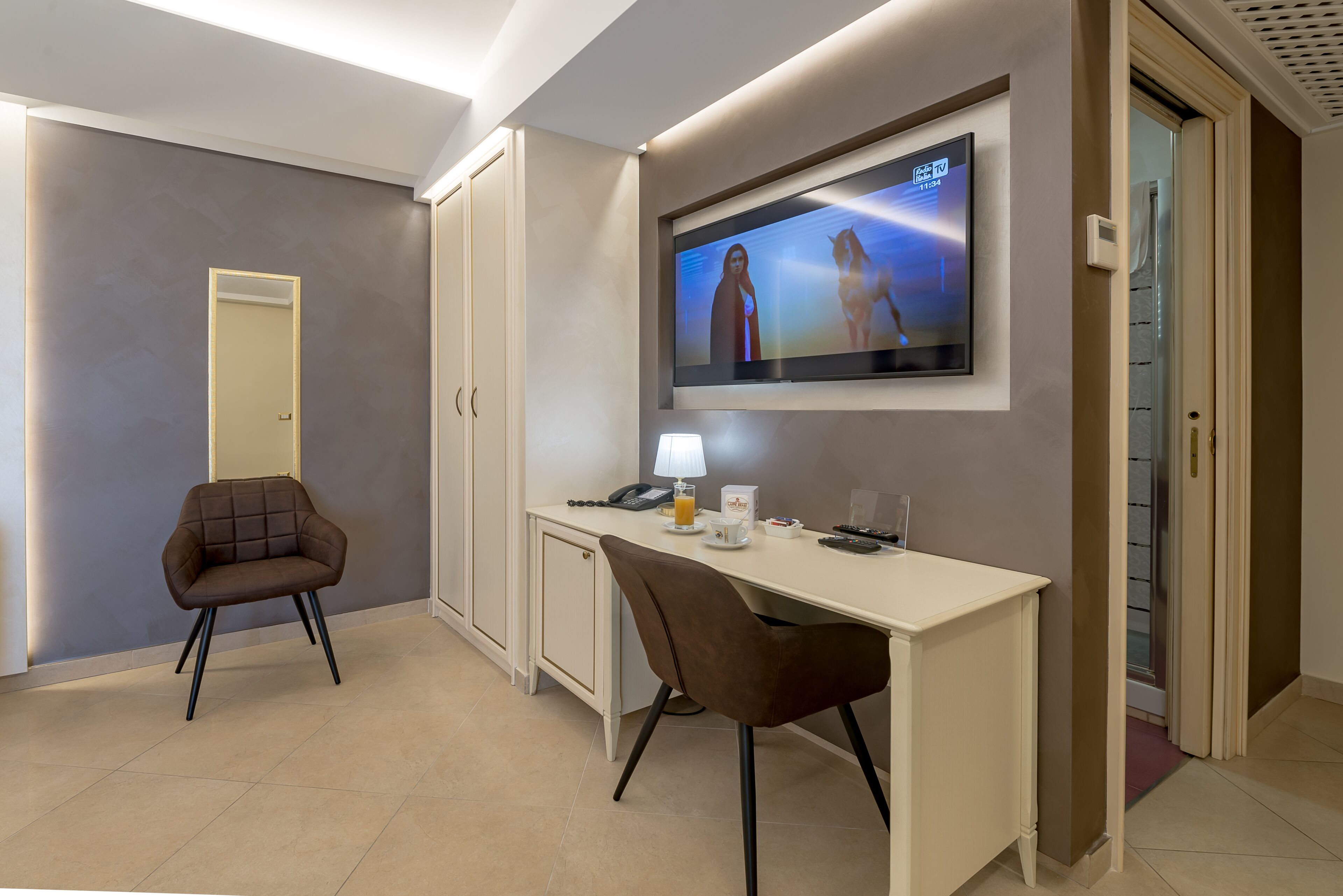 junior suite, partial sea view (303) | premium bedding, down duvets, desk, soundproofing