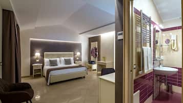 1 habitación, ropa de cama de alta calidad, cubrecamas y escritorio