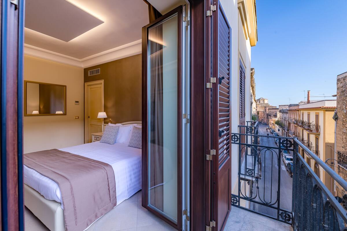 Family Room, City View (201) | Premium bedding, down duvets, desk, soundproofing
