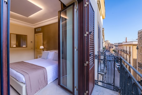 Family Room, City View (201) | Premium bedding, down comforters, desk, soundproofing