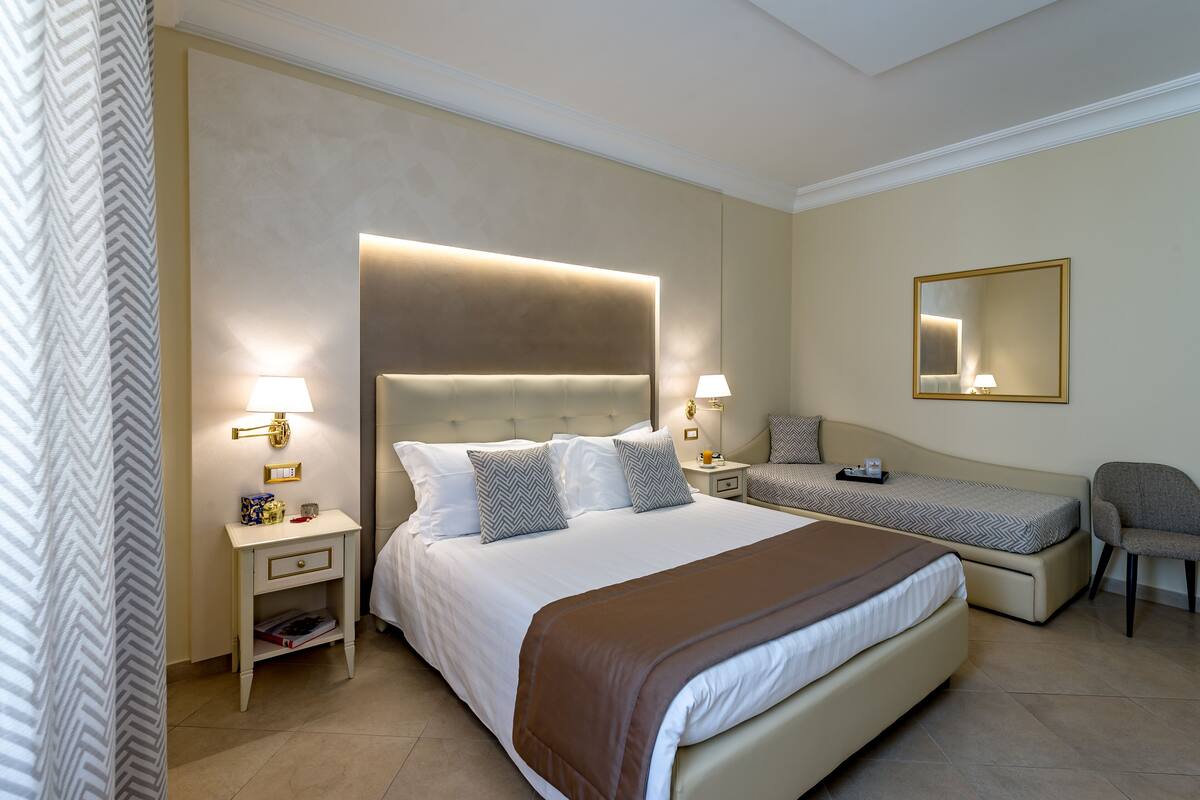Luxury Double or Twin Room, City View (203) | Premium bedding, down duvets, desk, soundproofing