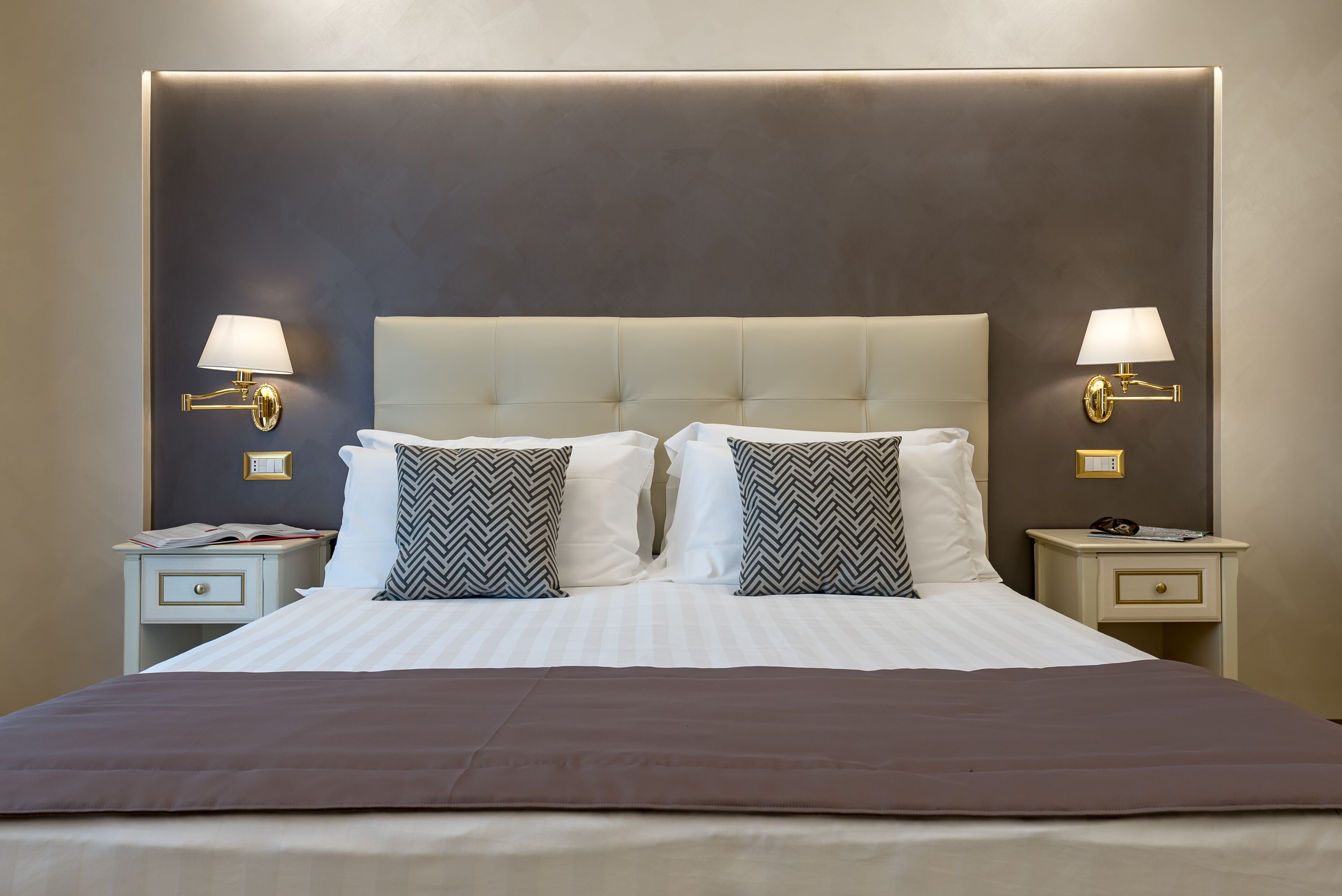 junior suite, partial sea view (303) | premium bedding, down duvets, desk, soundproofing