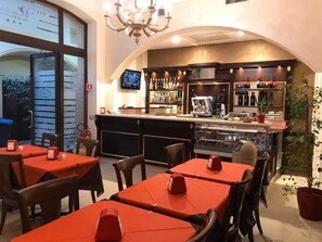 Bar (on property) - Vittorio Emanuele Boutique Hotel (Sciacca)