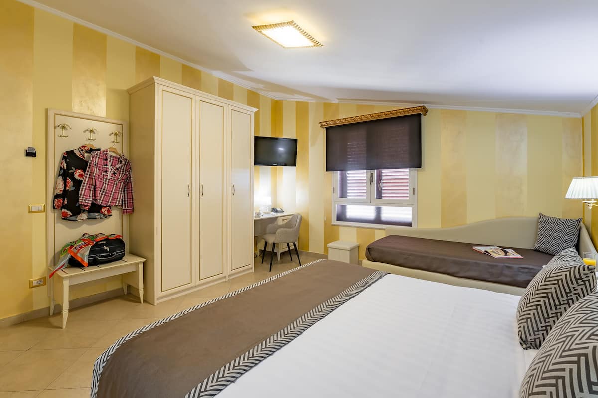 1 chambre, literie de qualité supérieure, couette en duvet d'oie, bureau