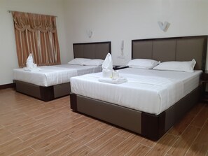 Family Room | Bed sheets - Meaco Royal Hotel - Ilagan (Ilagan)