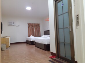 Family Room | Bed sheets - Meaco Royal Hotel - Ilagan (Ilagan)