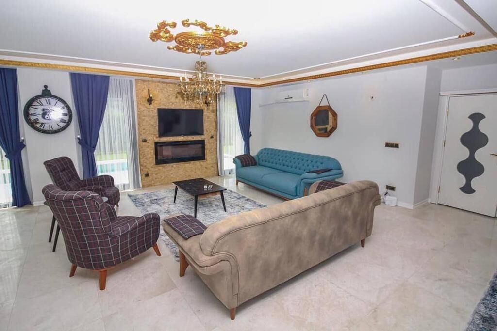 120 cmの液晶テレビ (衛星放送視聴可)、テレビ、暖炉