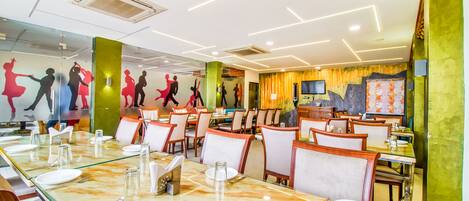 Daily buffet breakfast for a fee