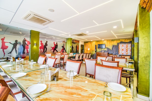 Daily buffet breakfast for a fee - FabHotel Eleven Heights (Bhopal)