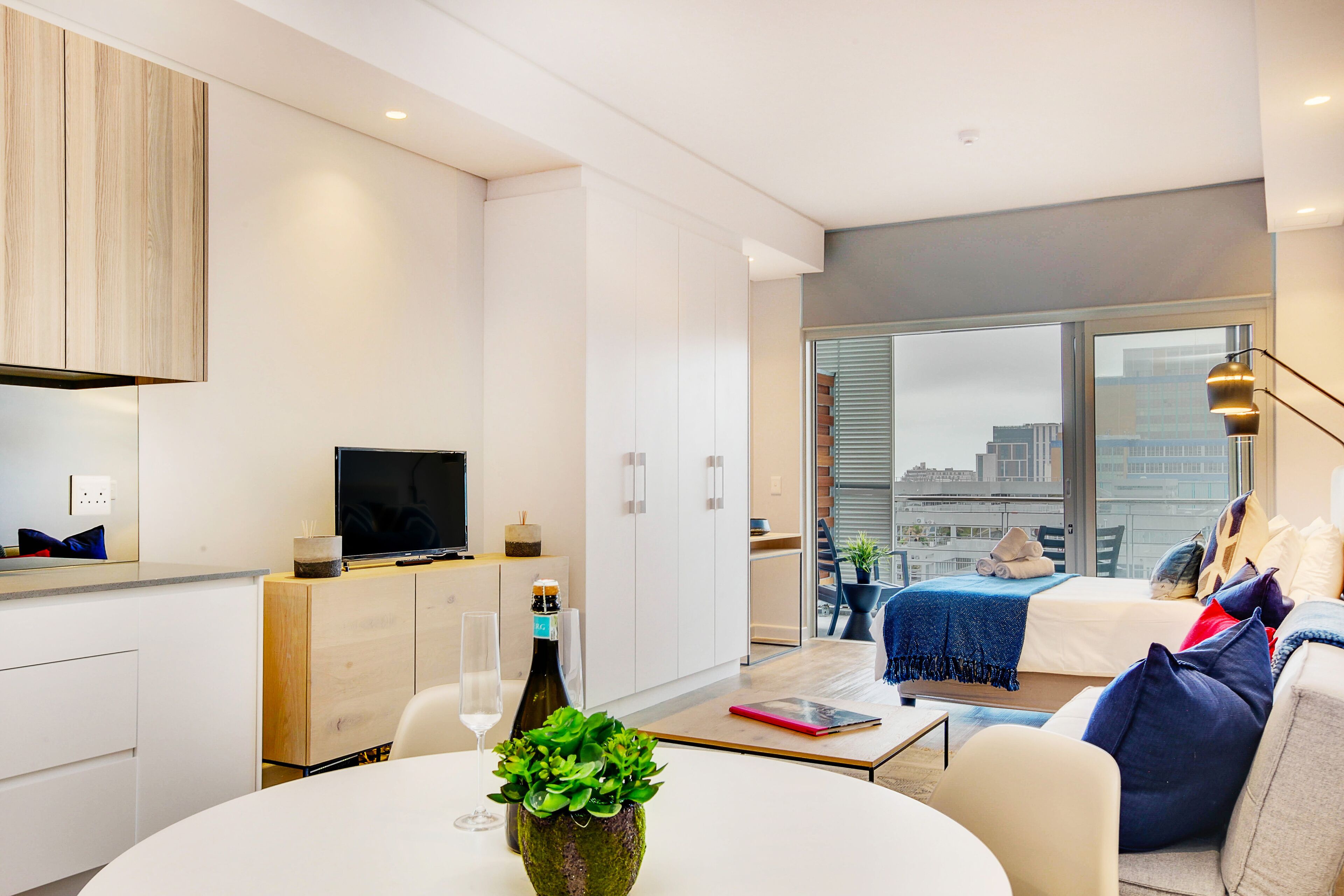 City View Balcony Apartment 908