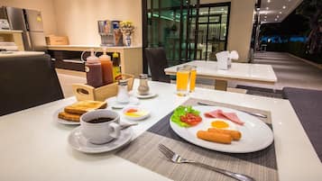 Tägliches inbegriffenes Frühstücksbuffet