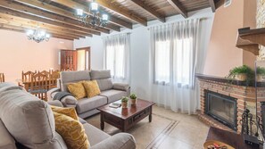 Fernseher, Kamin, DVD-Player, Stereoanlage