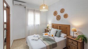 5 bedrooms, iron/ironing board, travel crib, WiFi - Villa Alejandro Sayalonga by Ruralidays (Málaga)
