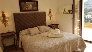 3 slaapkamers, een strijkplank/strijkijzer, reisbedje, wifi