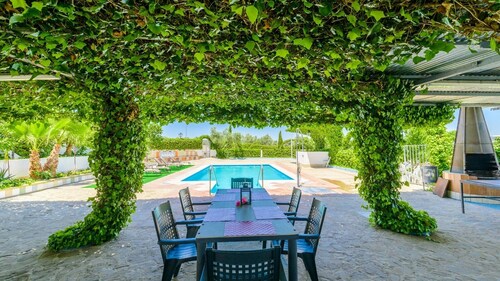 Vaikuttava maaseudun talo ryhmille lähellä Antequeraa