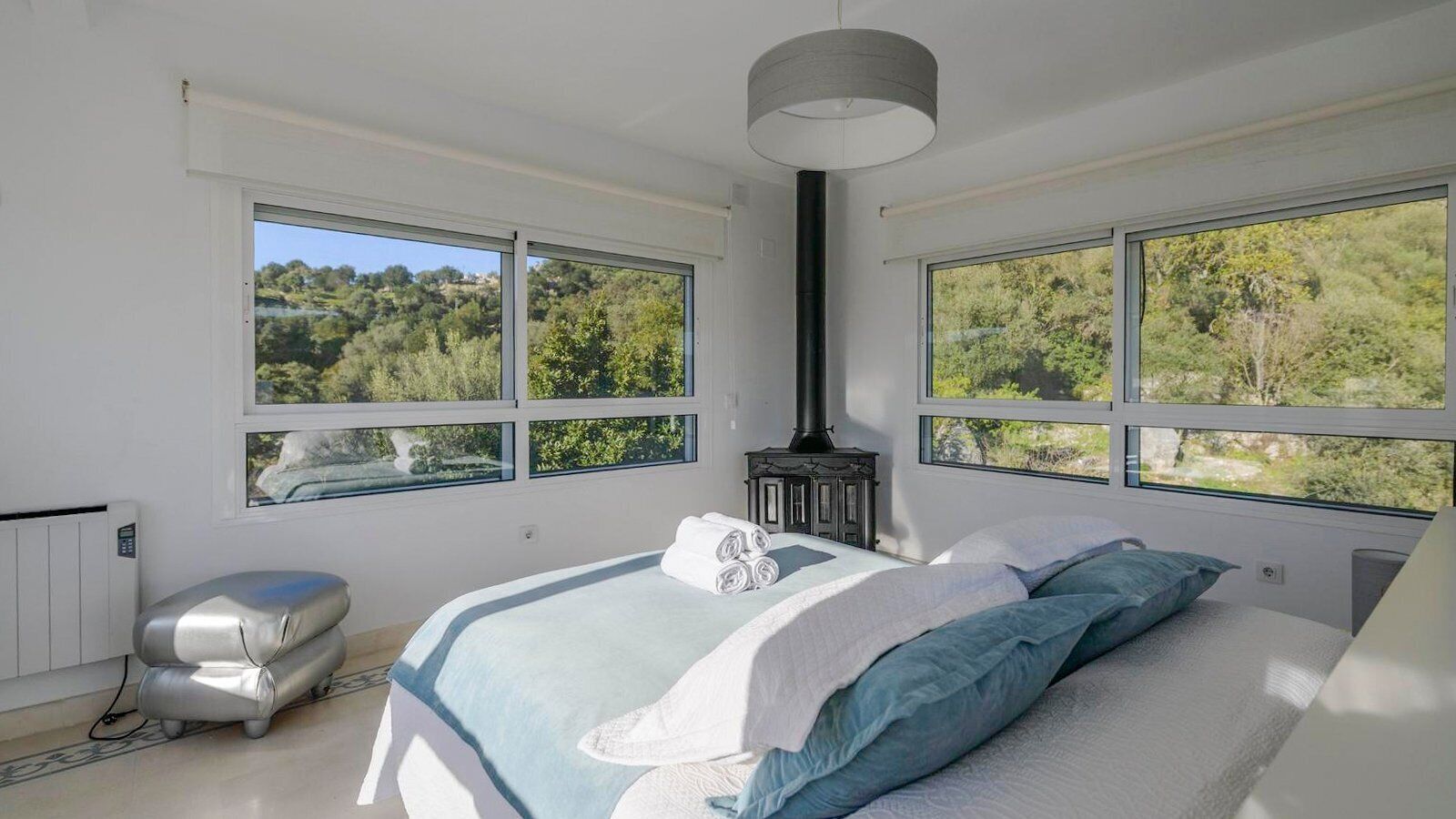 6 chambres, fer et planche à repasser, lit parapluie, Wi-Fi