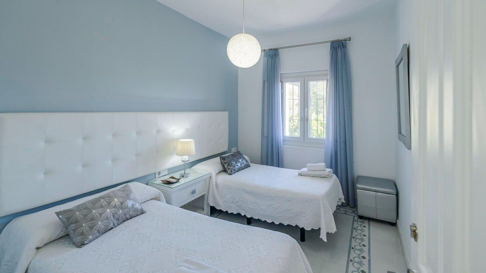 6 bedrooms, iron/ironing board, travel cot, WiFi