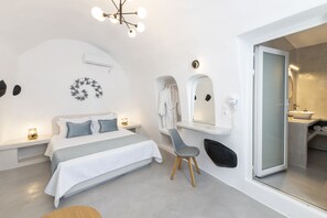 Superior Double with outdoor mini plunge pool | In-room safe, desk, blackout drapes, free WiFi - Eva's House (Santorini)