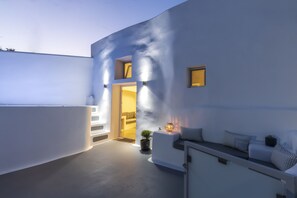 Superior Double with outdoor mini plunge pool | In-room safe, desk, blackout drapes, free WiFi - Eva's House (Santorini)