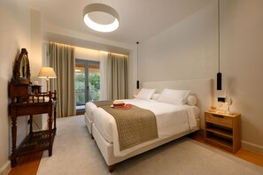 Villa | Espace de travail pour ordinateur portable, fer et planche à repasser