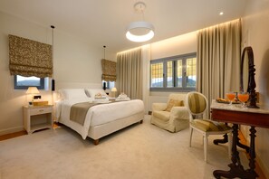 6 Schlafzimmer, laptopgeeigneter Arbeitsplatz, Bügeleisen/Bügelbrett