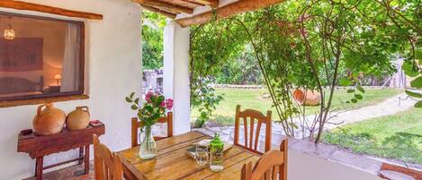 تناول الطعام بالخارج