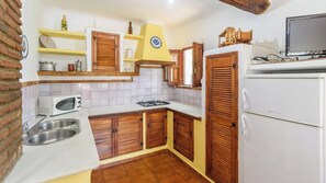 Fridge, microwave, stovetop, toaster - El Membrillo Órgiva by Ruralidays (Granada)