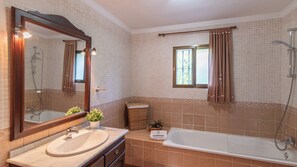 Badewanne, Haartrockner