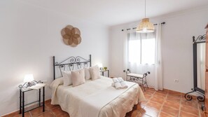 3 bedrooms, iron/ironing board, travel cot, WiFi - El Torcal Antequera - La Higuera by Ruralidays (Málaga)