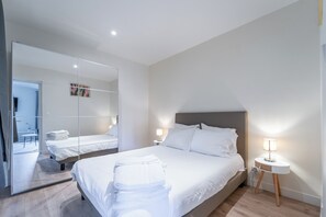 1 slaapkamer, een strijkplank/strijkijzer, gratis wifi, beddengoed