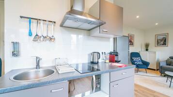 Fridge, microwave, stovetop, coffee/tea maker