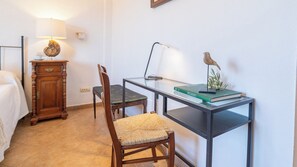 2 dormitorios, tabla de planchar con plancha, cuna de viaje y wifi