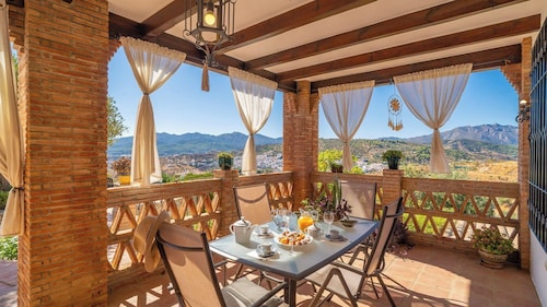 Villa Luz de Luna Guaro by Ruralidays