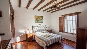 3 bedrooms, iron/ironing board, travel crib, WiFi - Rosario Almáchar by Ruralidays (Málaga)