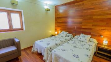 1 bedroom, travel crib, WiFi