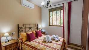 5 bedrooms, travel crib, WiFi - Villa Fraskito Iznájar by Ruralidays (Córdoba)