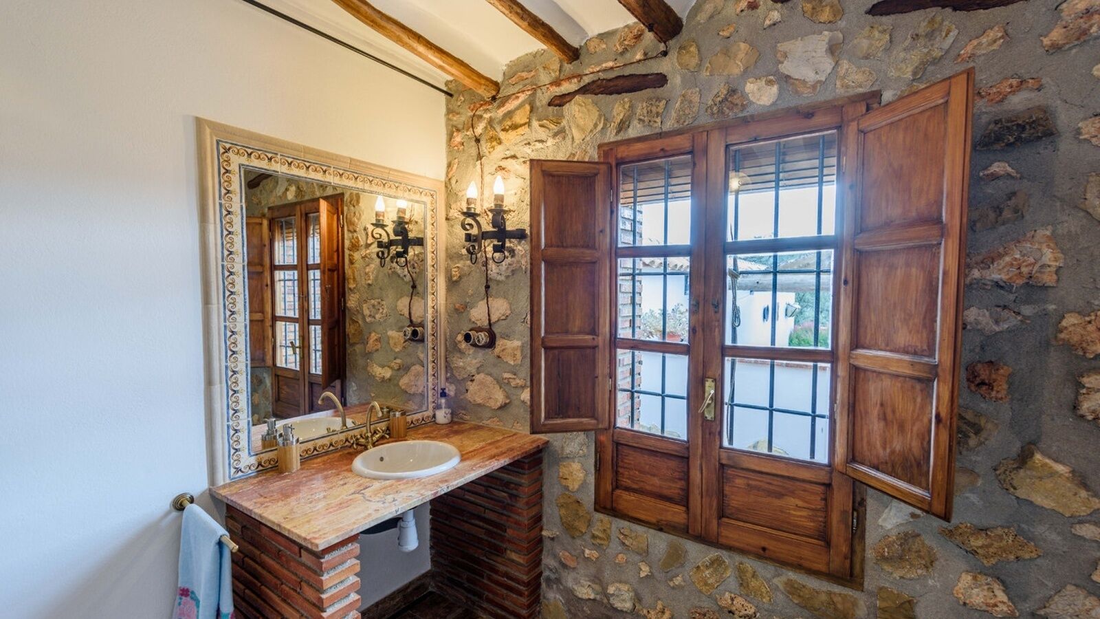 Villa Fraskito Iznájar by Ruralidays