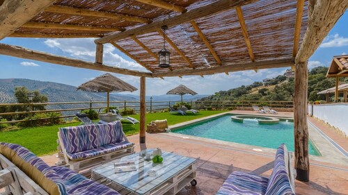 Villa Fraskito Iznájar by Ruralidays