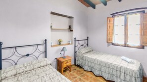 5 bedrooms, iron/ironing board, travel crib, WiFi - Tobalo Hijo Almáchar by Ruralidays (Málaga)