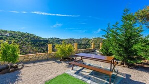 Outdoor dining - El Moral de Arenas by Ruralidays (Málaga)