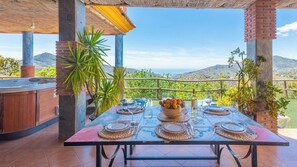 Outdoor dining - Cortijo La Encina Sayalonga by Ruralidays (Málaga)
