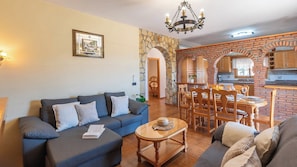 TV, fireplace, ping pong - Cortijo La Encina Sayalonga by Ruralidays (Málaga)