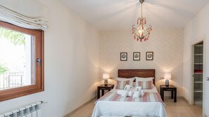 4 soverom, strykejern/-brett, reiseseng for barn og wi-fi