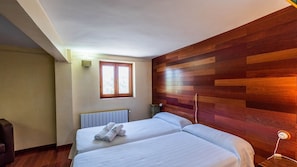 1 bedroom, travel crib, WiFi