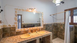 Badewanne, Haartrockner