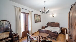 6 bedrooms, iron/ironing board, travel crib, WiFi