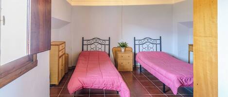 4 Schlafzimmer, Bügeleisen/Bügelbrett, Reisekinderbett, WLAN
